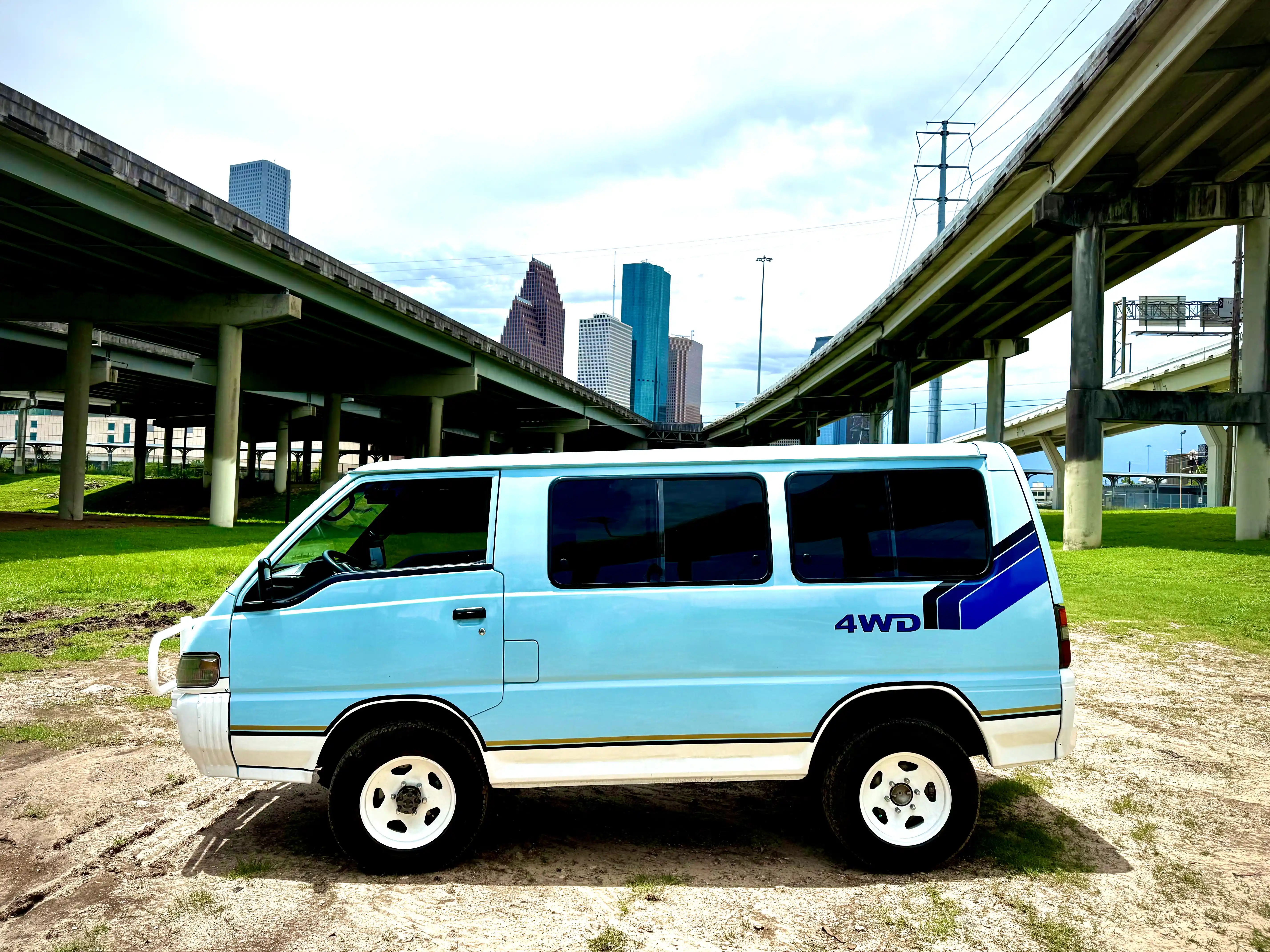 1992-mitsubishi-delica-l300-for-sale-01