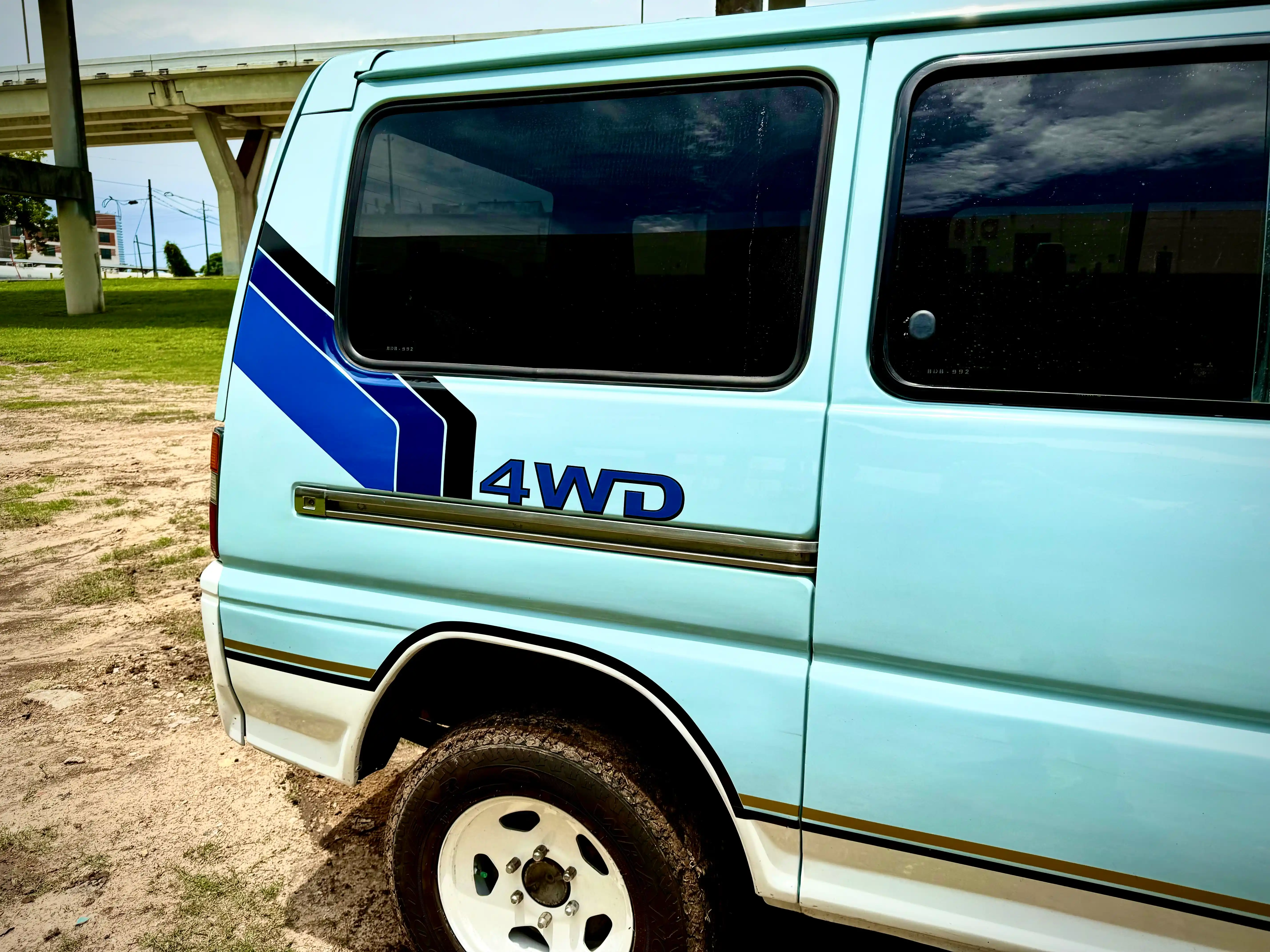 1992-mitsubishi-delica-l300-for-sale-09
