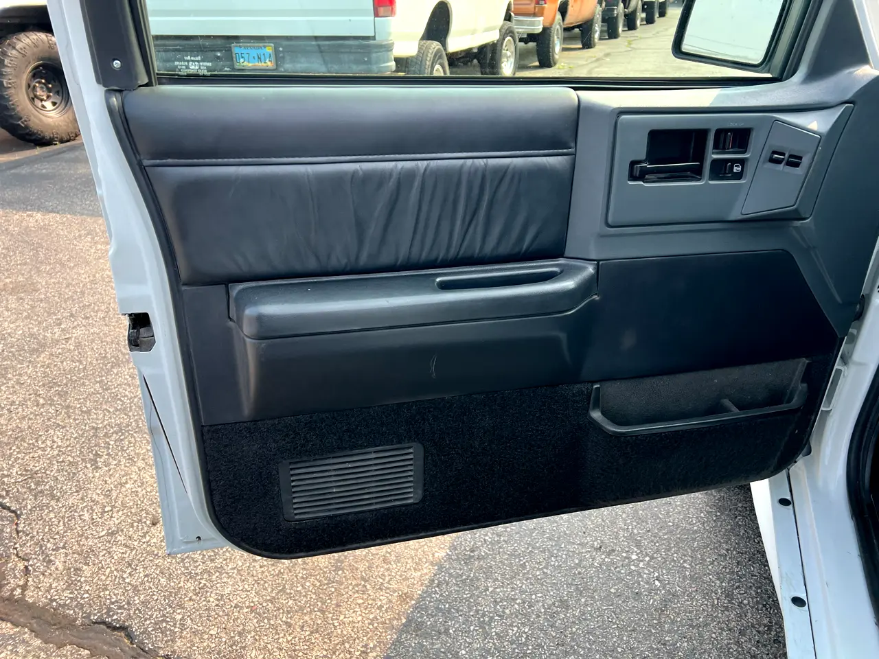 1993-gmc-jimmy-typhoon-for-sale-08