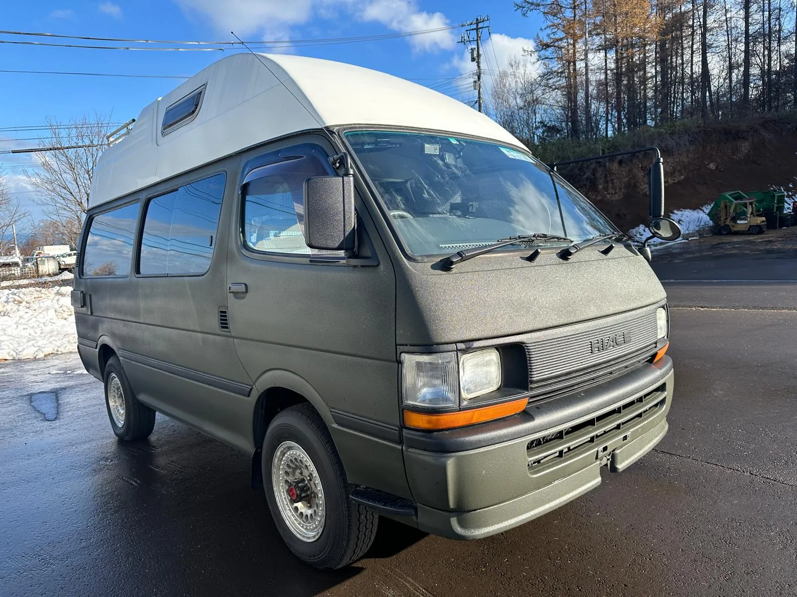 1993-toyota-hiace-highroof-camper-for-sale-01