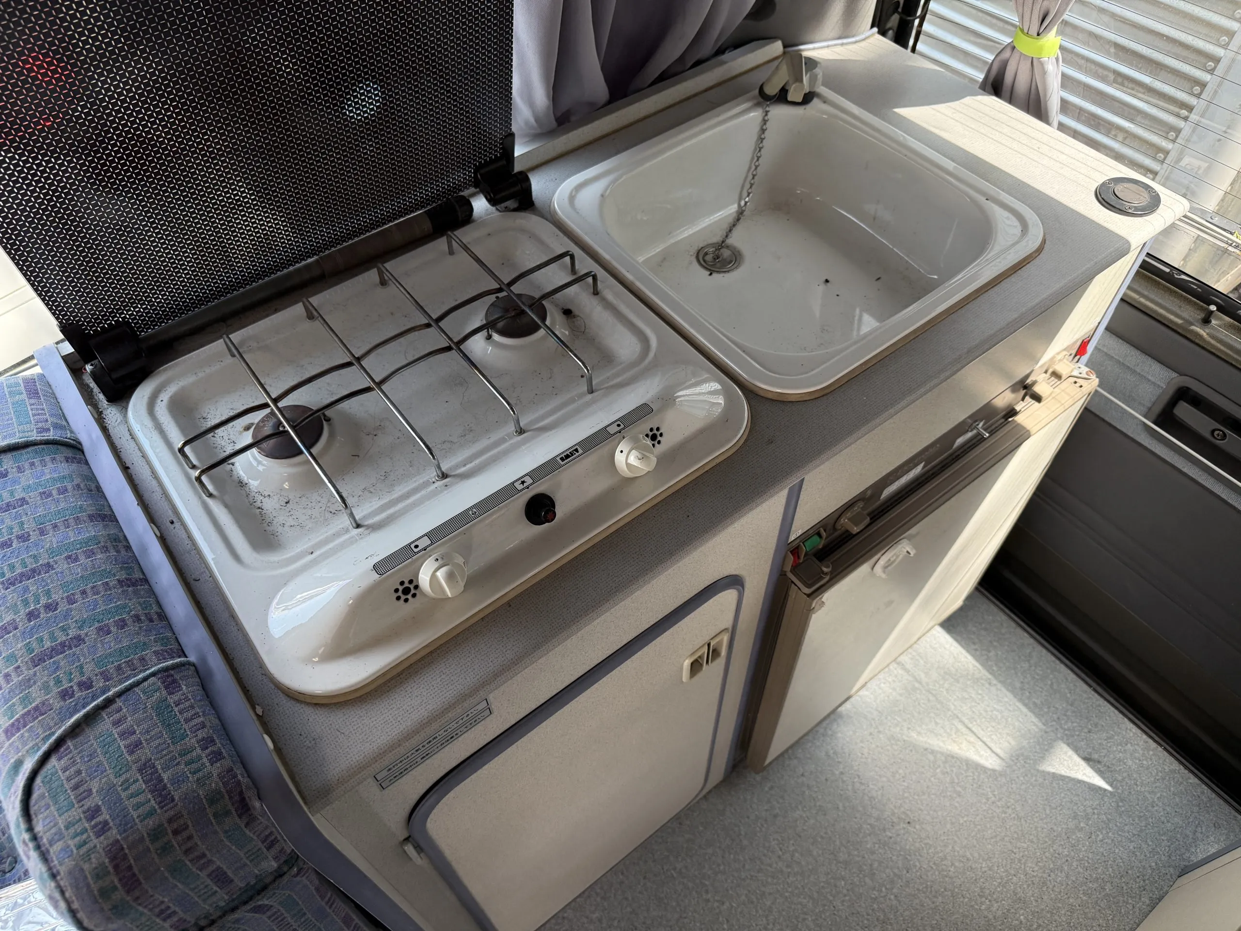 1993-toyota-hiace-highroof-camper-for-sale-10