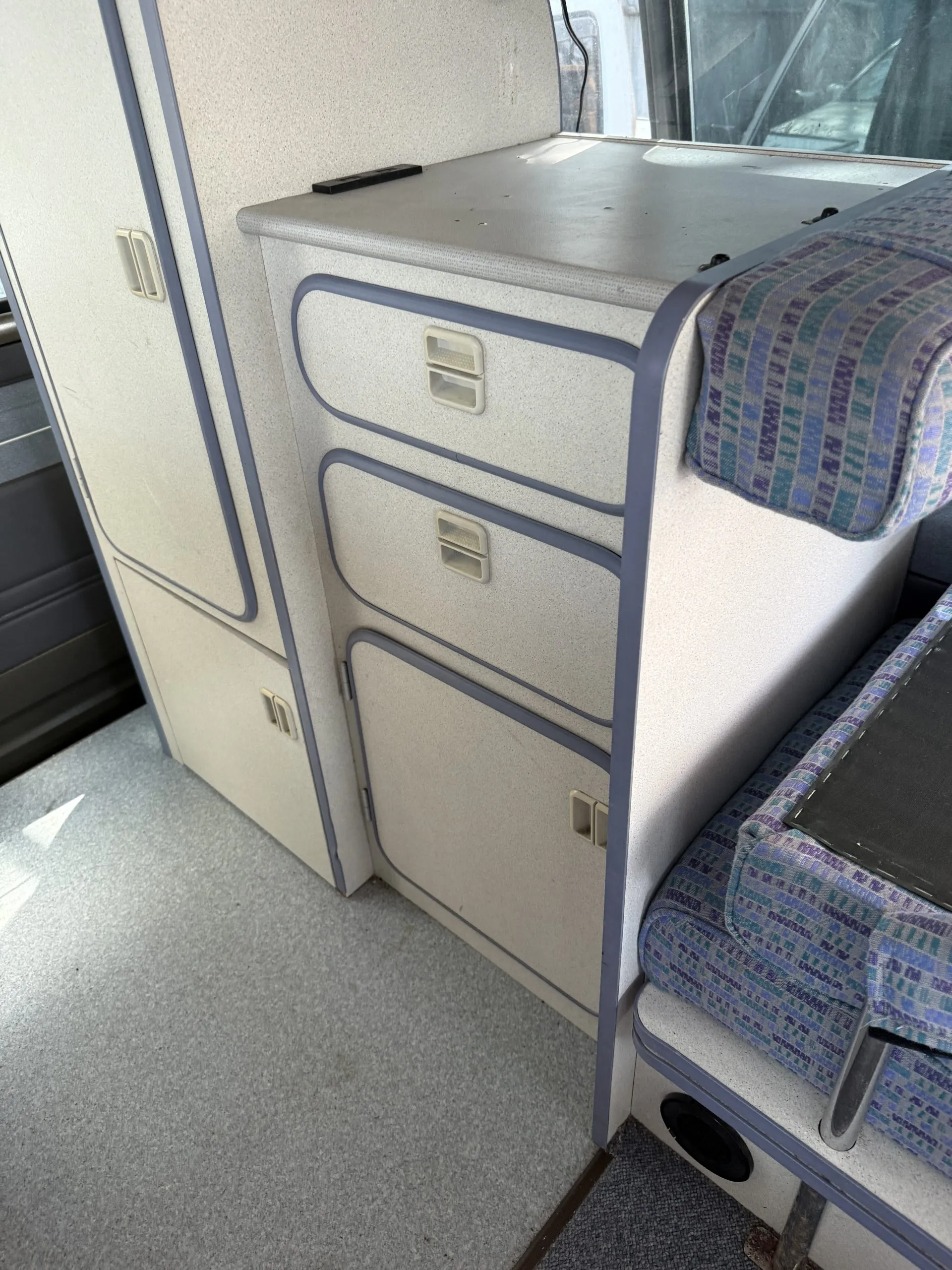 1993-toyota-hiace-highroof-camper-for-sale-11