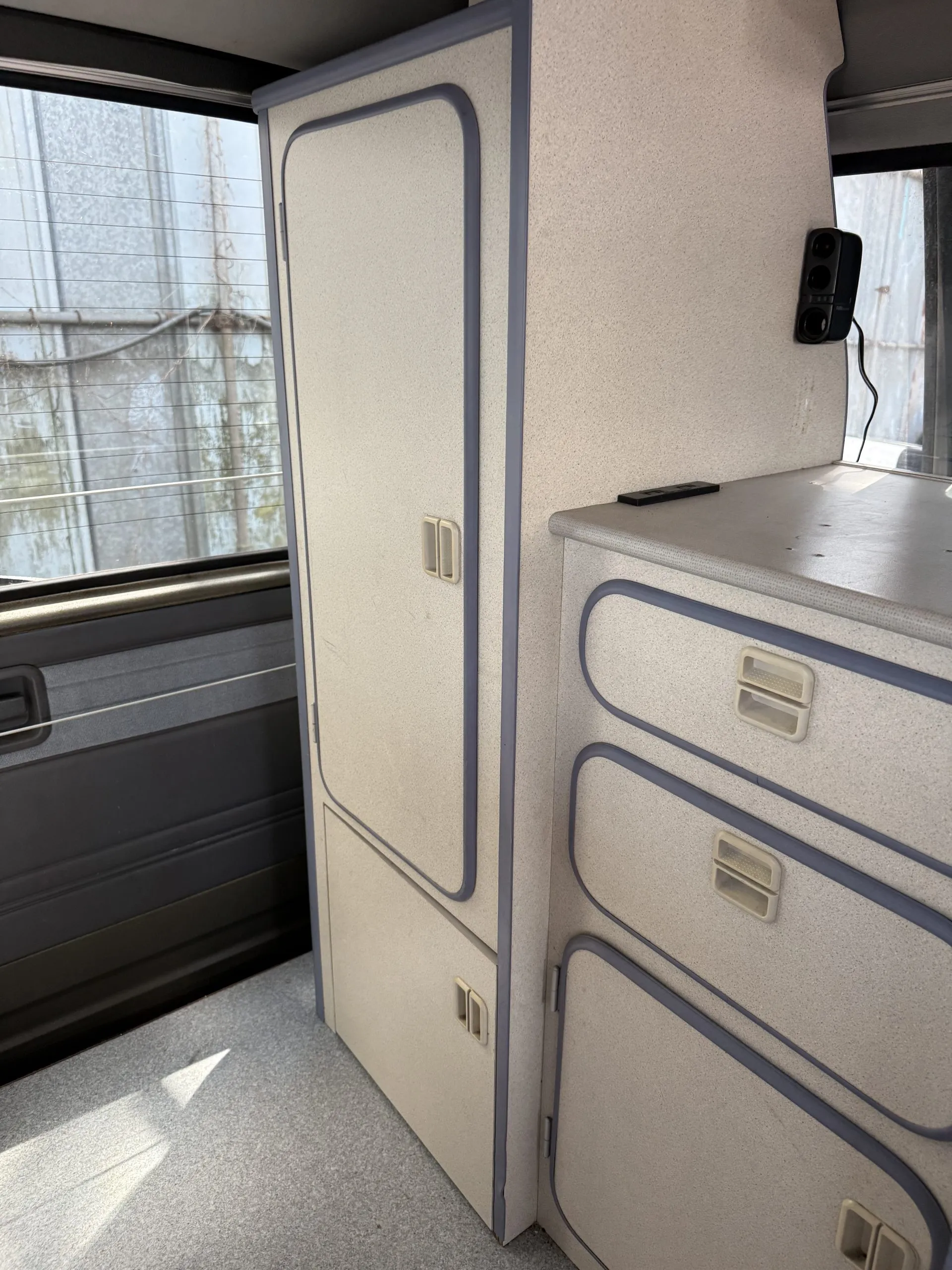 1993-toyota-hiace-highroof-camper-for-sale-12
