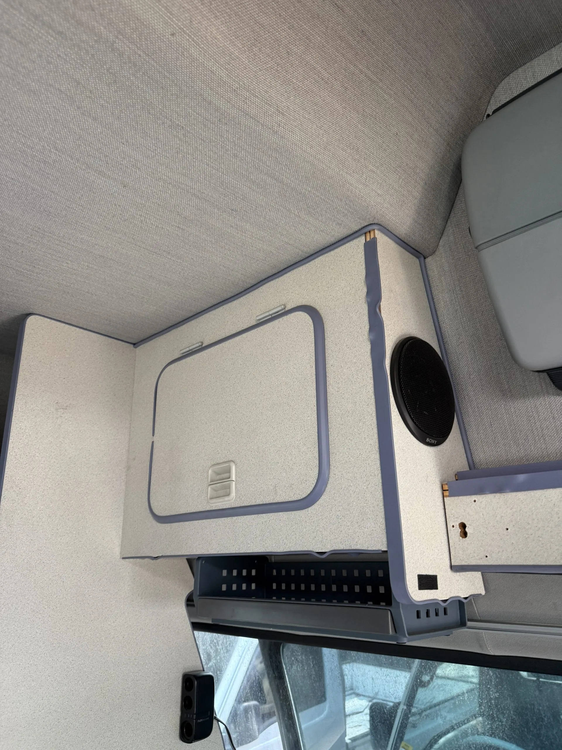 1993-toyota-hiace-highroof-camper-for-sale-13