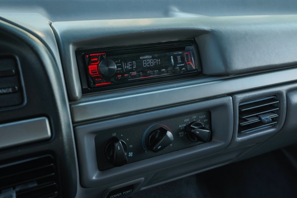 1994-ford-bronco-xlt-for-sale (33)