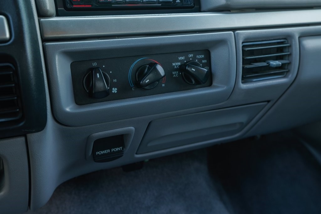 1994-ford-bronco-xlt-for-sale (38)