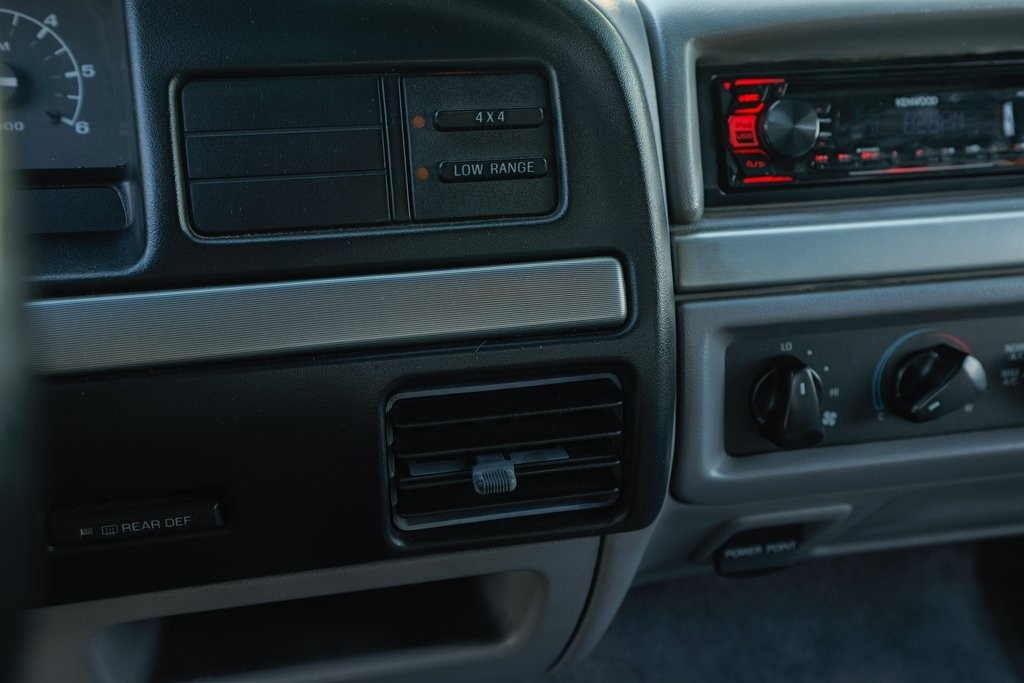 1994-ford-bronco-xlt-for-sale (39)