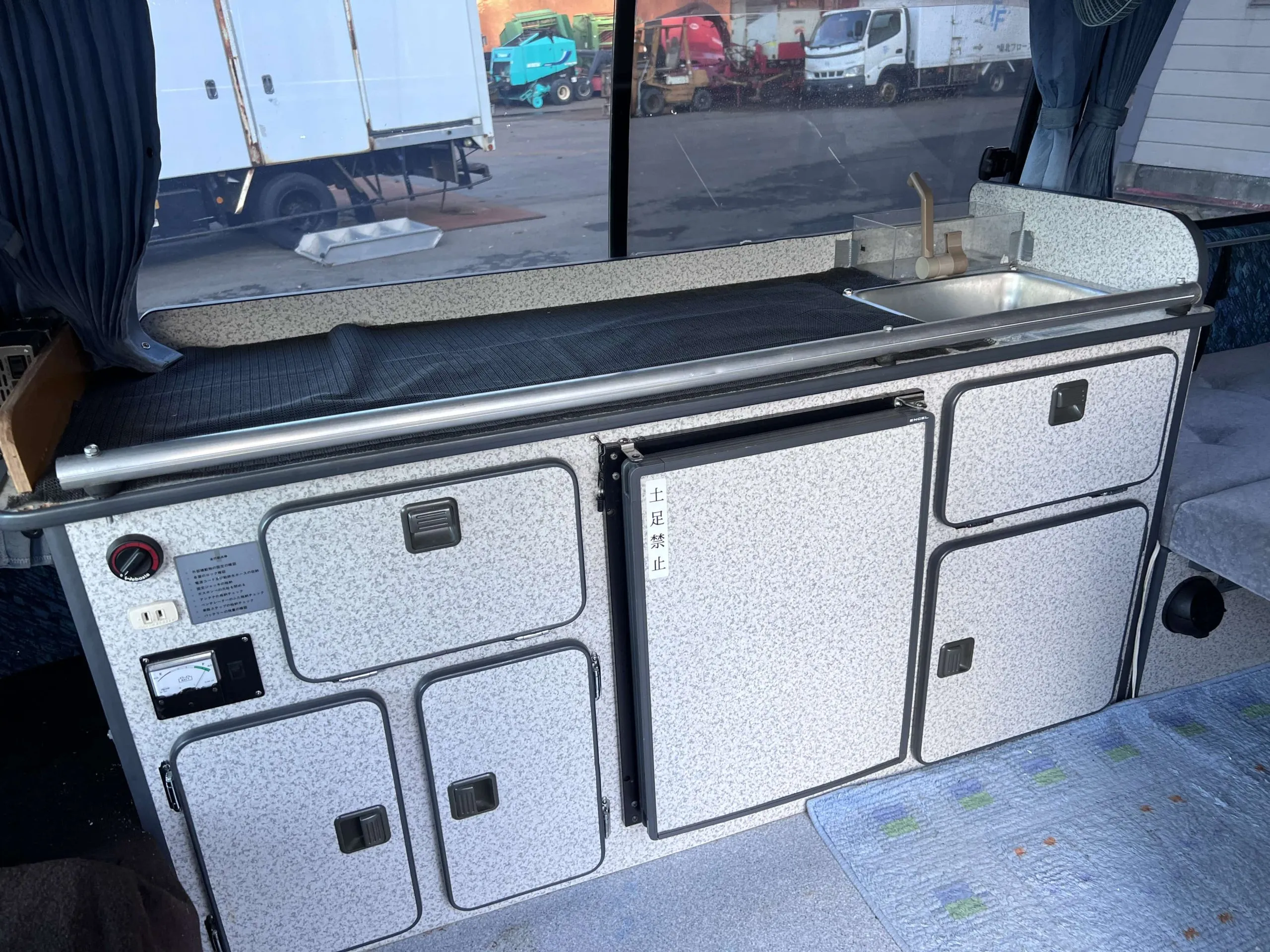 1998-toyota-hiace-camper-lwb-for-sale-14