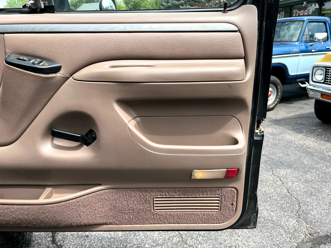 1999-ford-bronco-eddie-bauer-for-sale-wisconsin-09