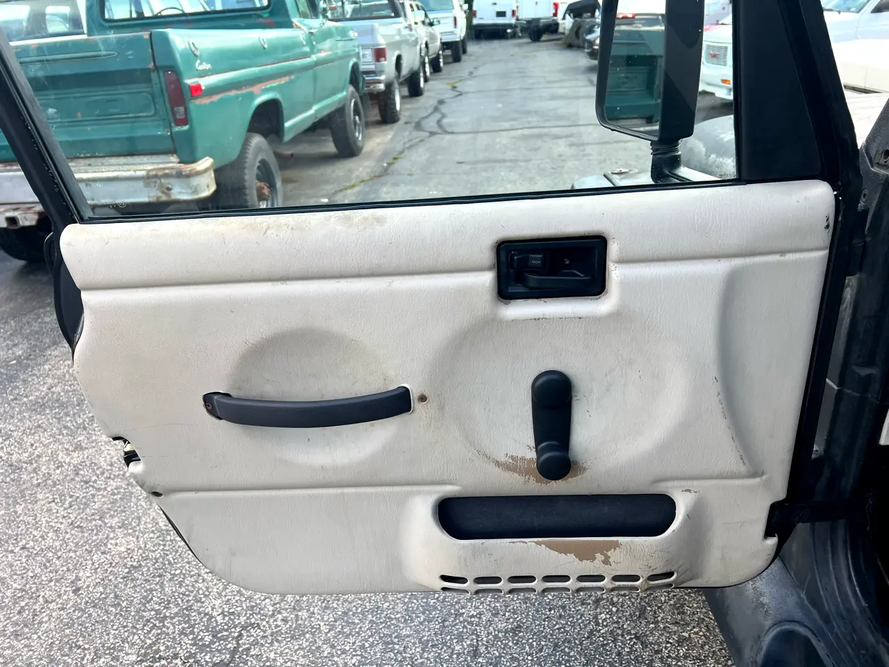 2000-jeep-wrangler-sahara-for-sale-trevor-wi-07