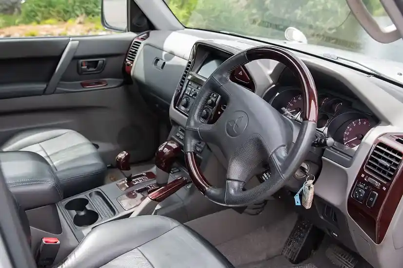 2000-mitsubishi-pajero-super-exceed-gdi-for-sale-09