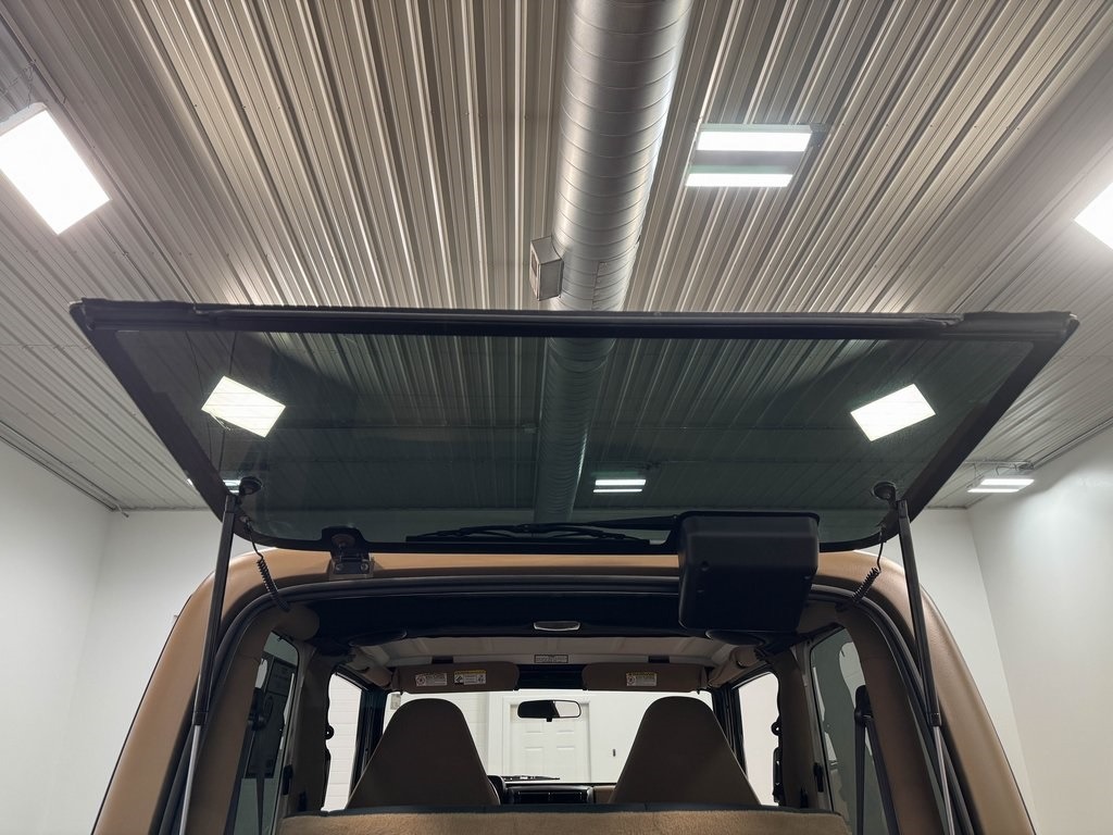 2002-jeep-wrangler-sahara-for-sale (44)