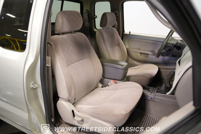 2004-toyota-tacoma-sr5-4x4 (32)