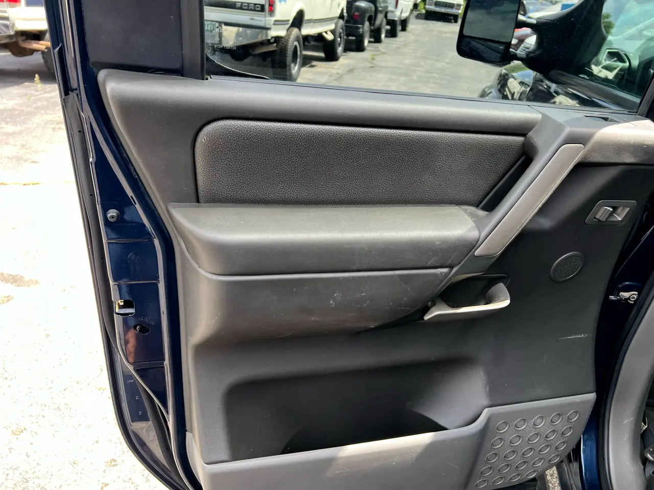 2006-nissan-titan-le-for-sale-trevor-wi-11