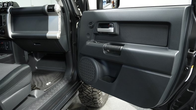 2011-toyota-fj-cruiser-for-sale (25)