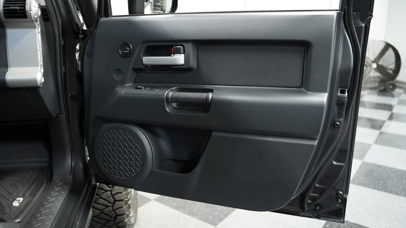 2011-toyota-fj-cruiser-for-sale (26)