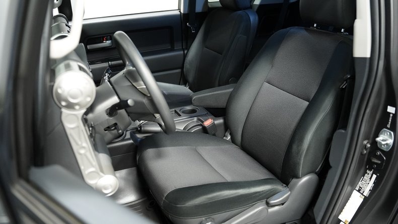 2011-toyota-fj-cruiser-for-sale (35)