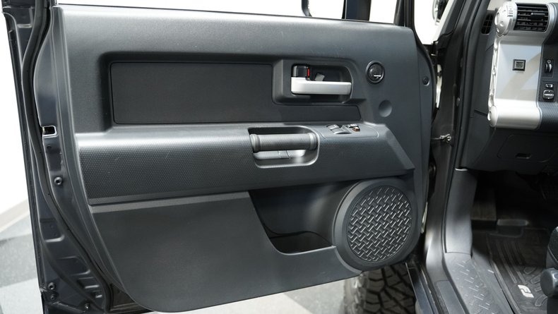 2011-toyota-fj-cruiser-for-sale (43)
