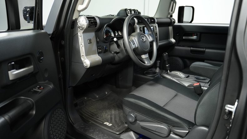 2011-toyota-fj-cruiser-for-sale (73)