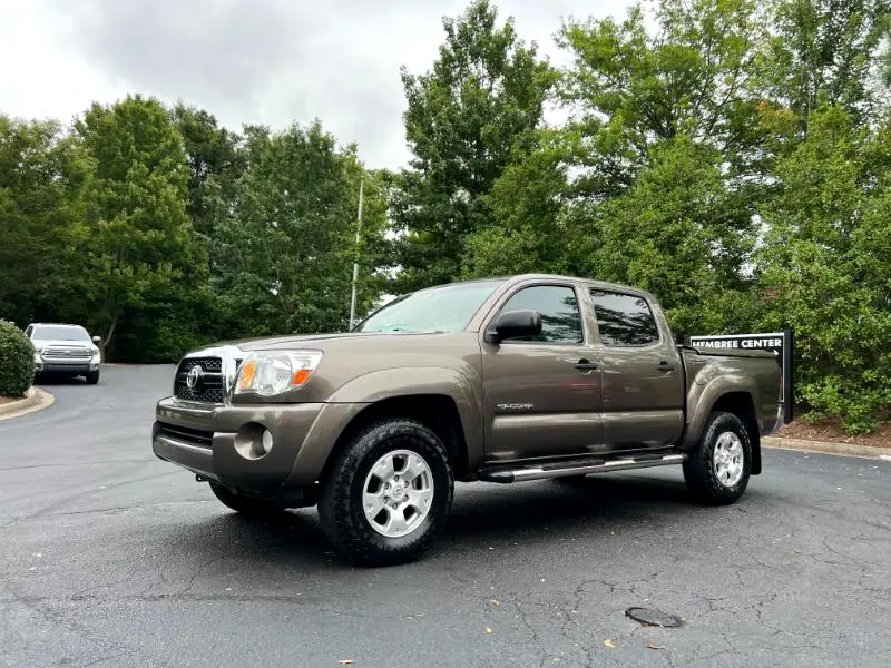 2011-toyota-tacoma-prerunner-for-sale-01
