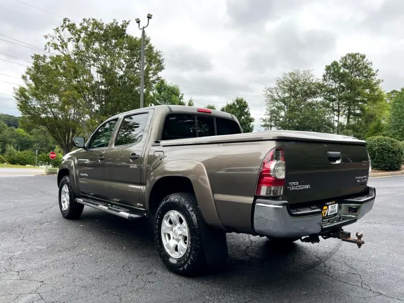2011-toyota-tacoma-prerunner-for-sale-04