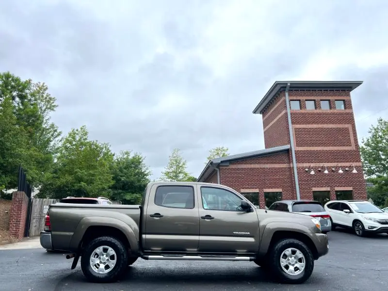 2011-toyota-tacoma-prerunner-for-sale-10