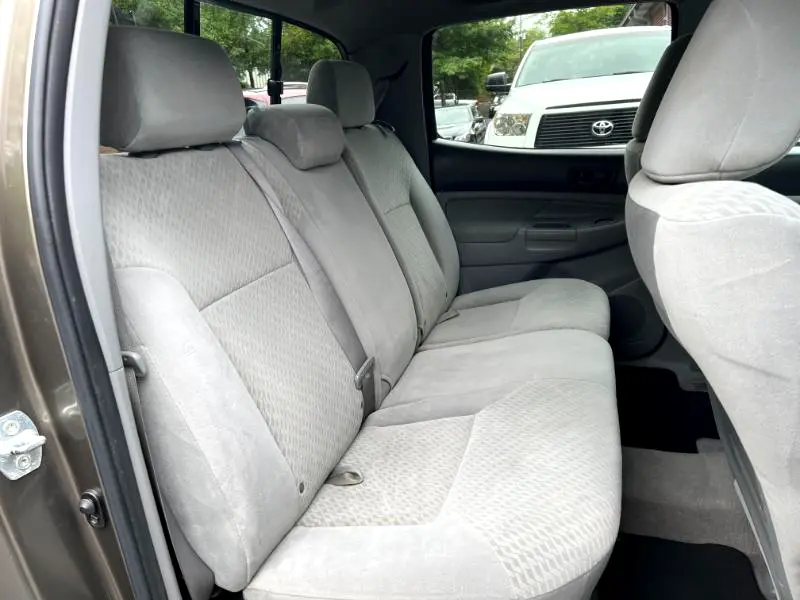 2011-toyota-tacoma-prerunner-for-sale-23
