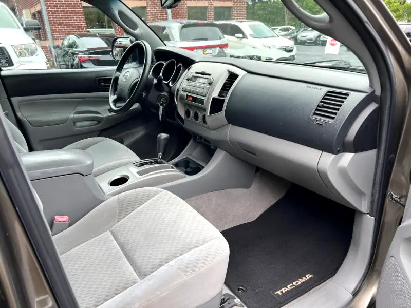 2011-toyota-tacoma-prerunner-for-sale-24