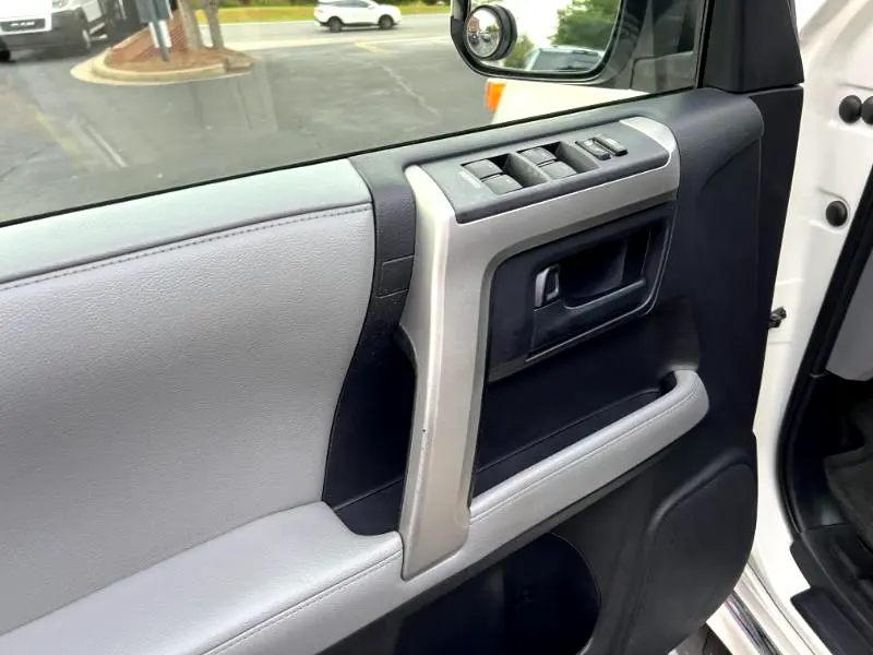 2012-toyota-4runner-sr4-4x4-for-sale-15