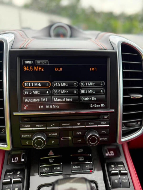 2014-porsche-cayenne-turbo-s-for-sale (21)