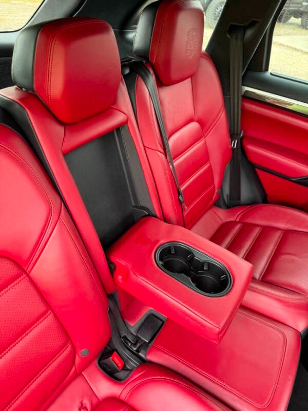2014-porsche-cayenne-turbo-s-for-sale (24)