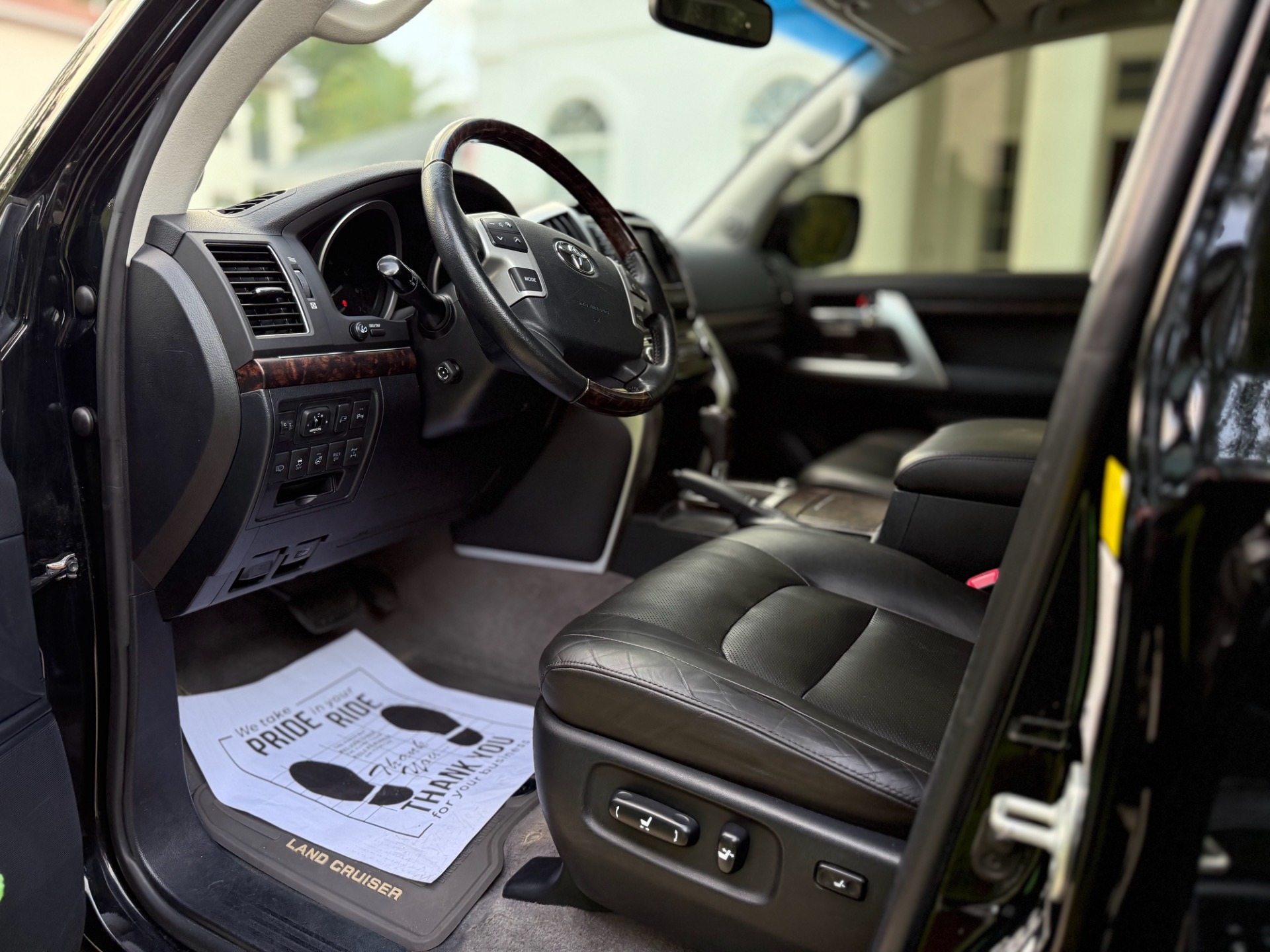 2014-toyota-land-cruiser-200 (8)