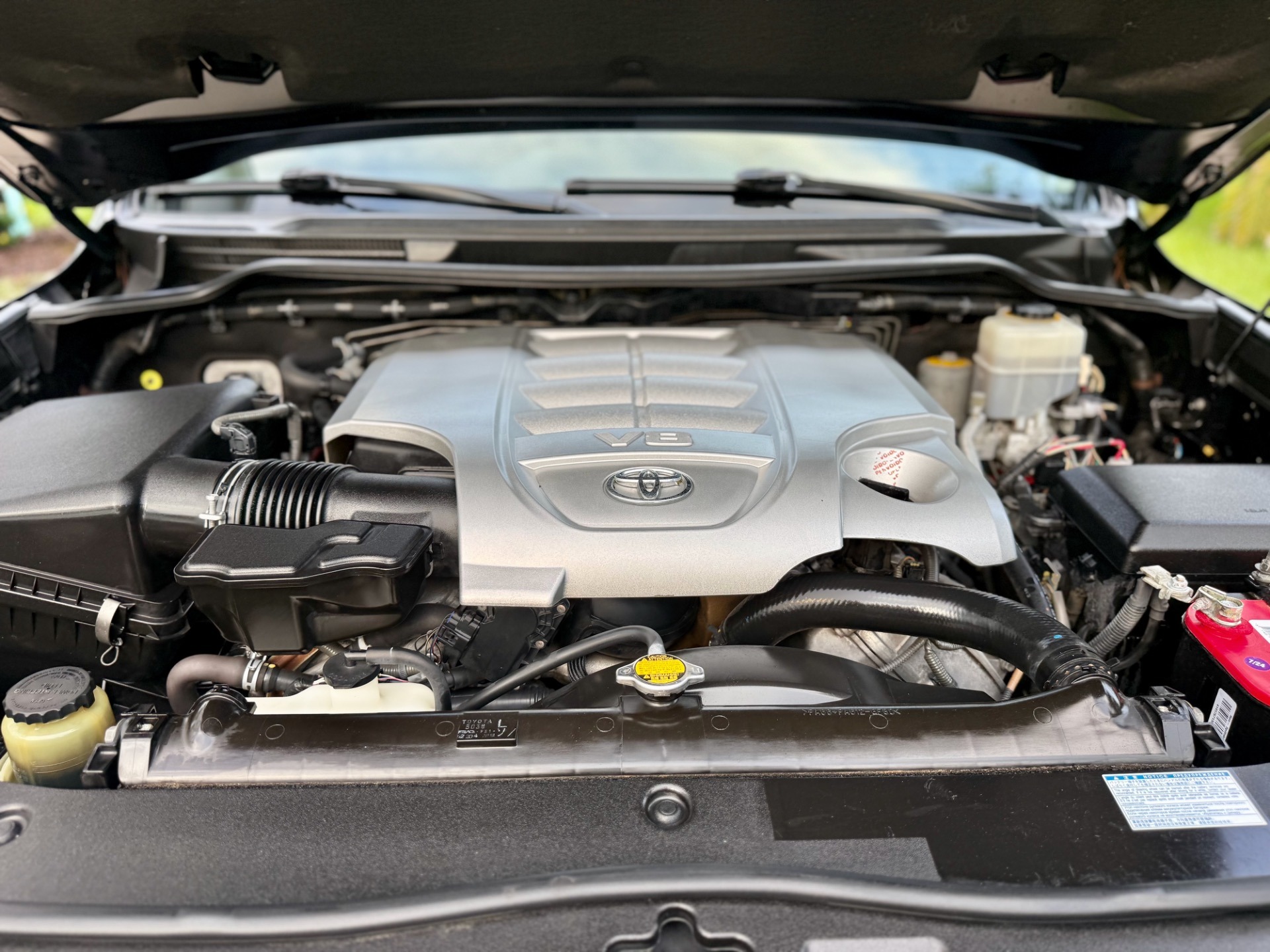2014-toyota-land-cruiser-200