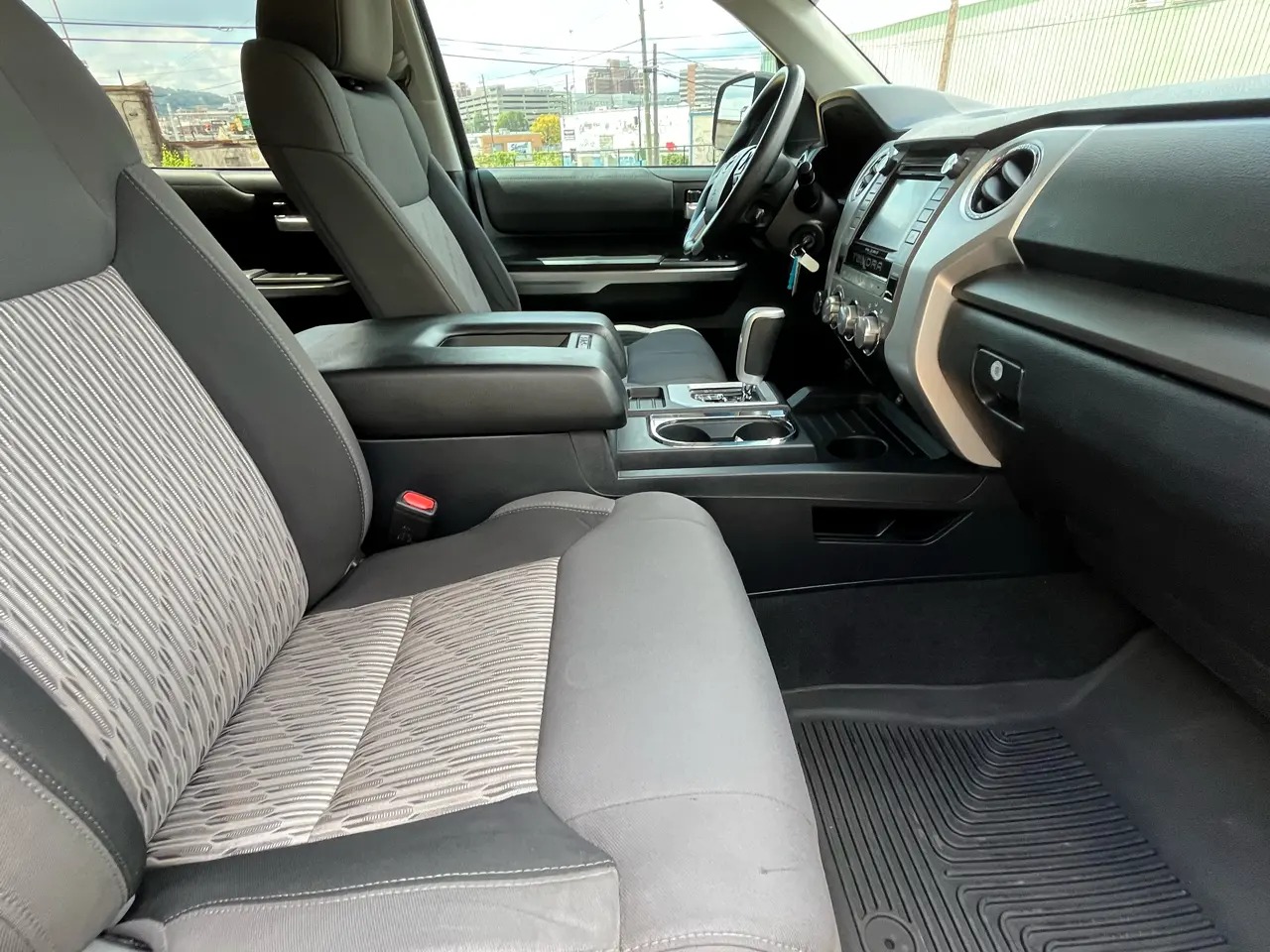 2016-toyota-tundra-4x4 (10)