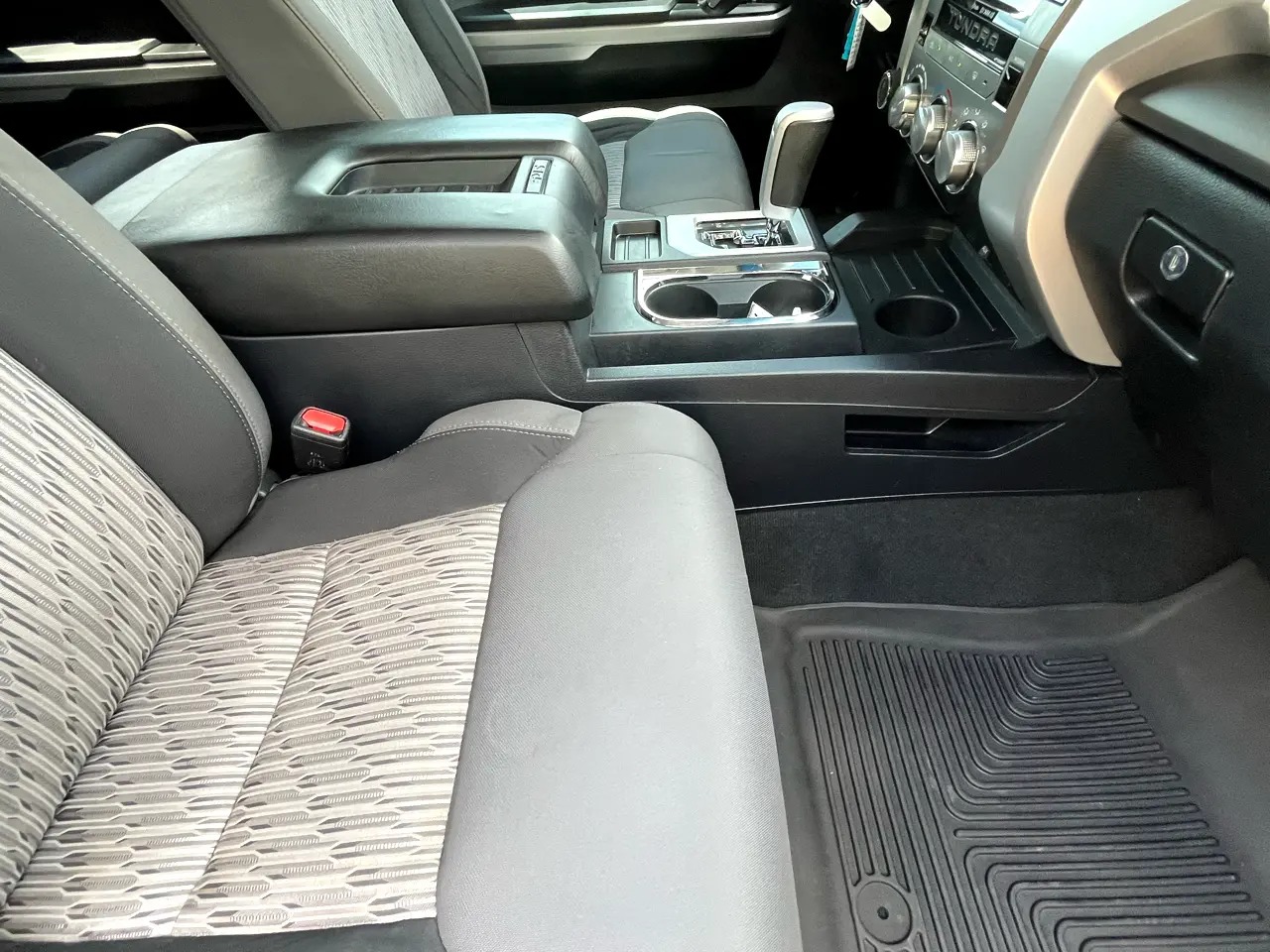 2016-toyota-tundra-4x4 (5)