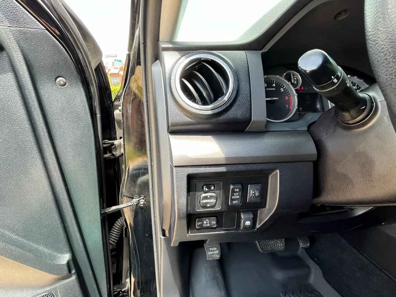 2016-toyota-tundra-4x4 (52)
