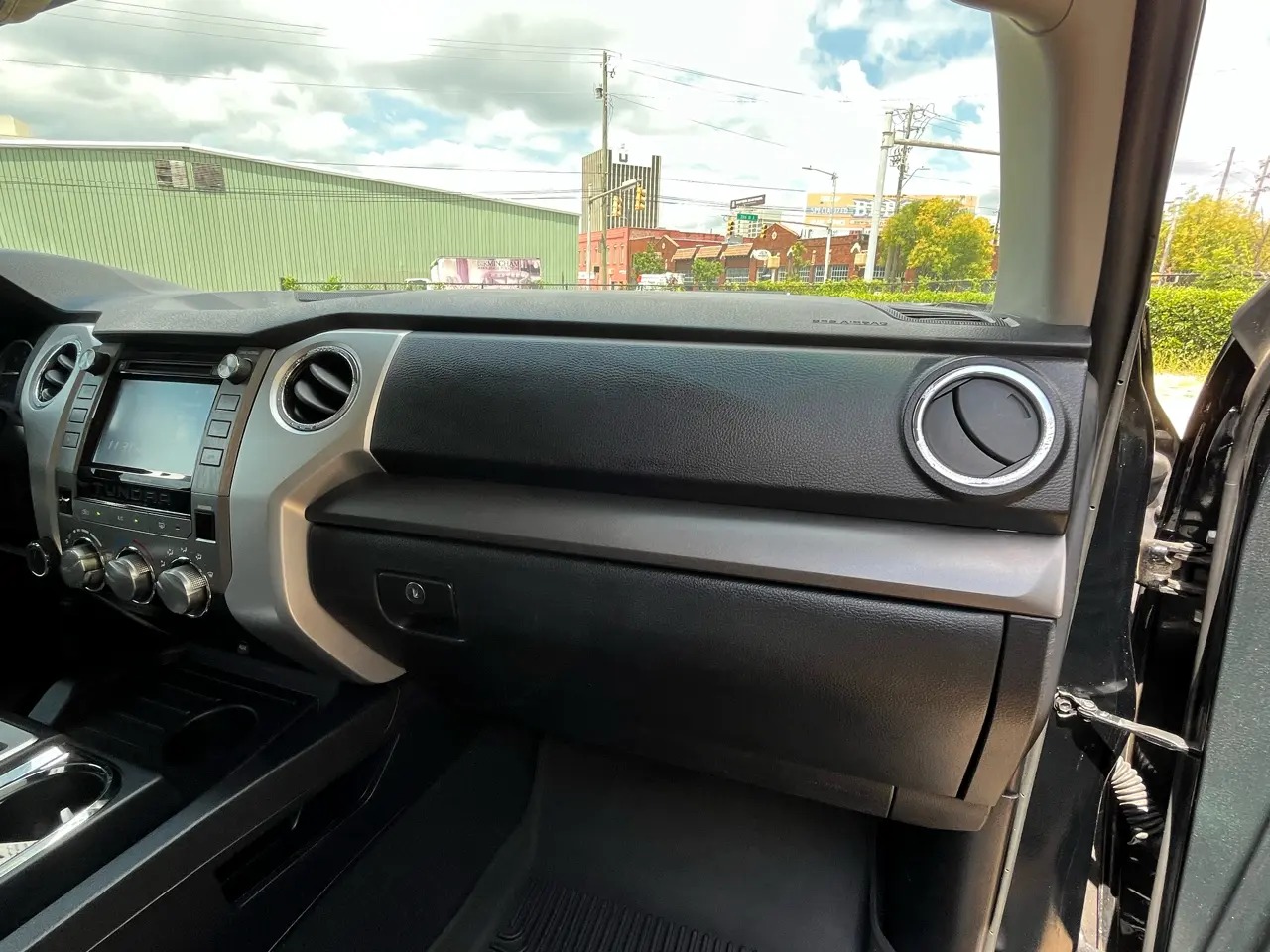 2016-toyota-tundra-4x4 (8)