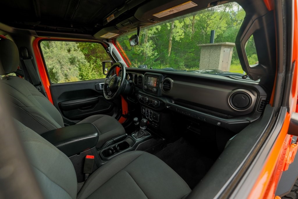 2018-jeep-wrangler-unlimited-sport-s (25)