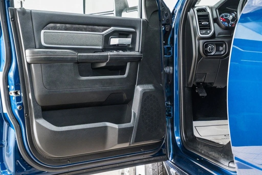 2023-ram-3500-big-horn (15)