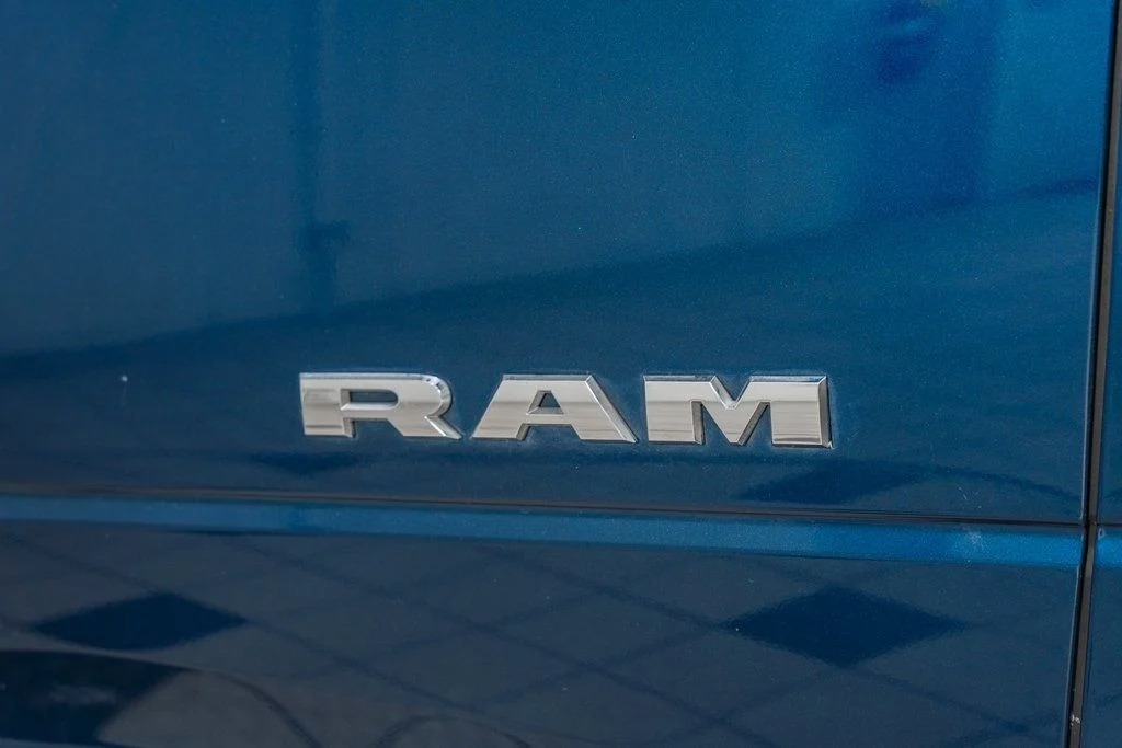 2023-ram-3500-big-horn (30)