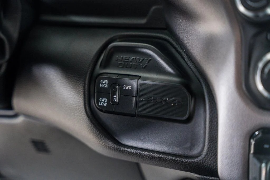 2023-ram-3500-big-horn (4)