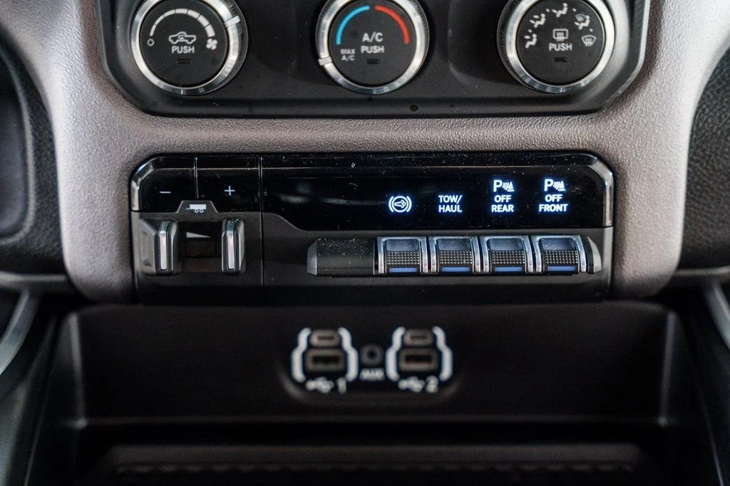 2023-ram-3500-big-horn (6)