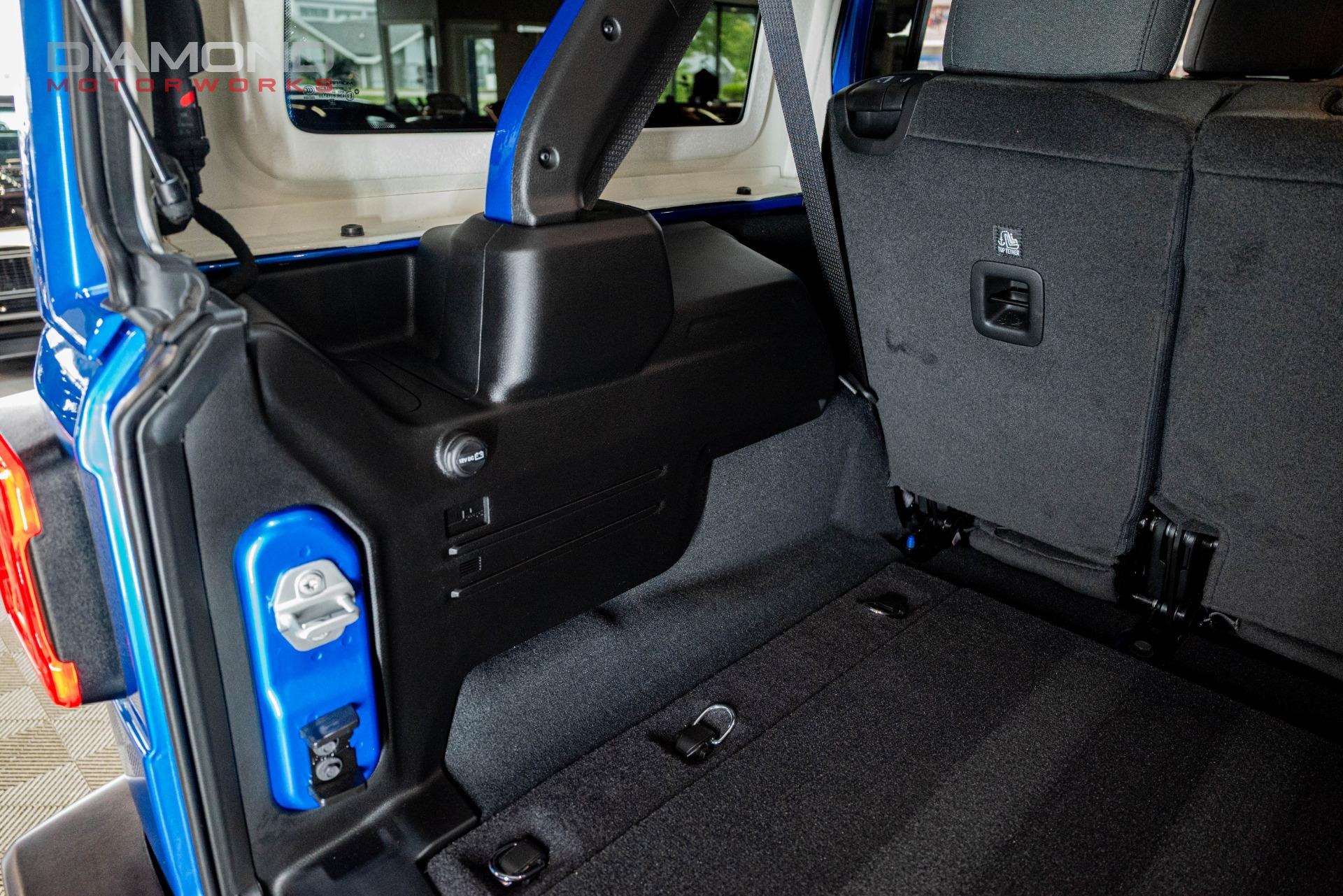 2024-jeep-wrangler-sahara-4x4 (17)