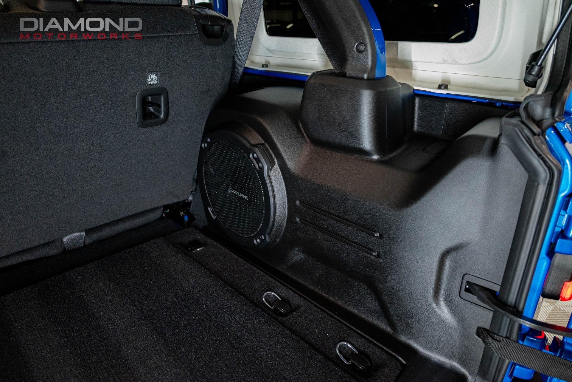 2024-jeep-wrangler-sahara-4x4 (18)