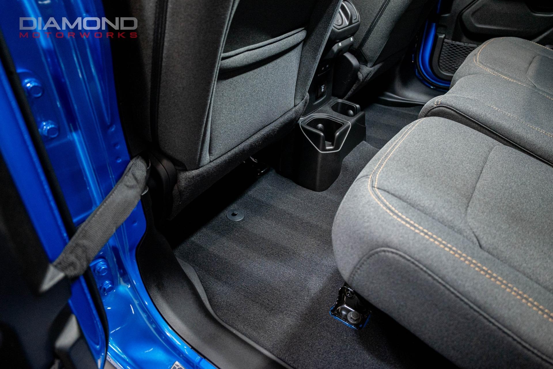 2024-jeep-wrangler-sahara-4x4 (22)