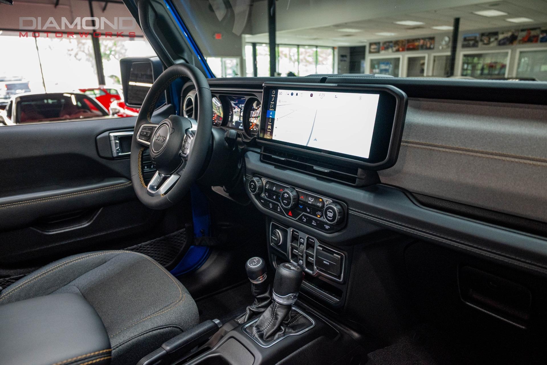 2024-jeep-wrangler-sahara-4x4 (29)