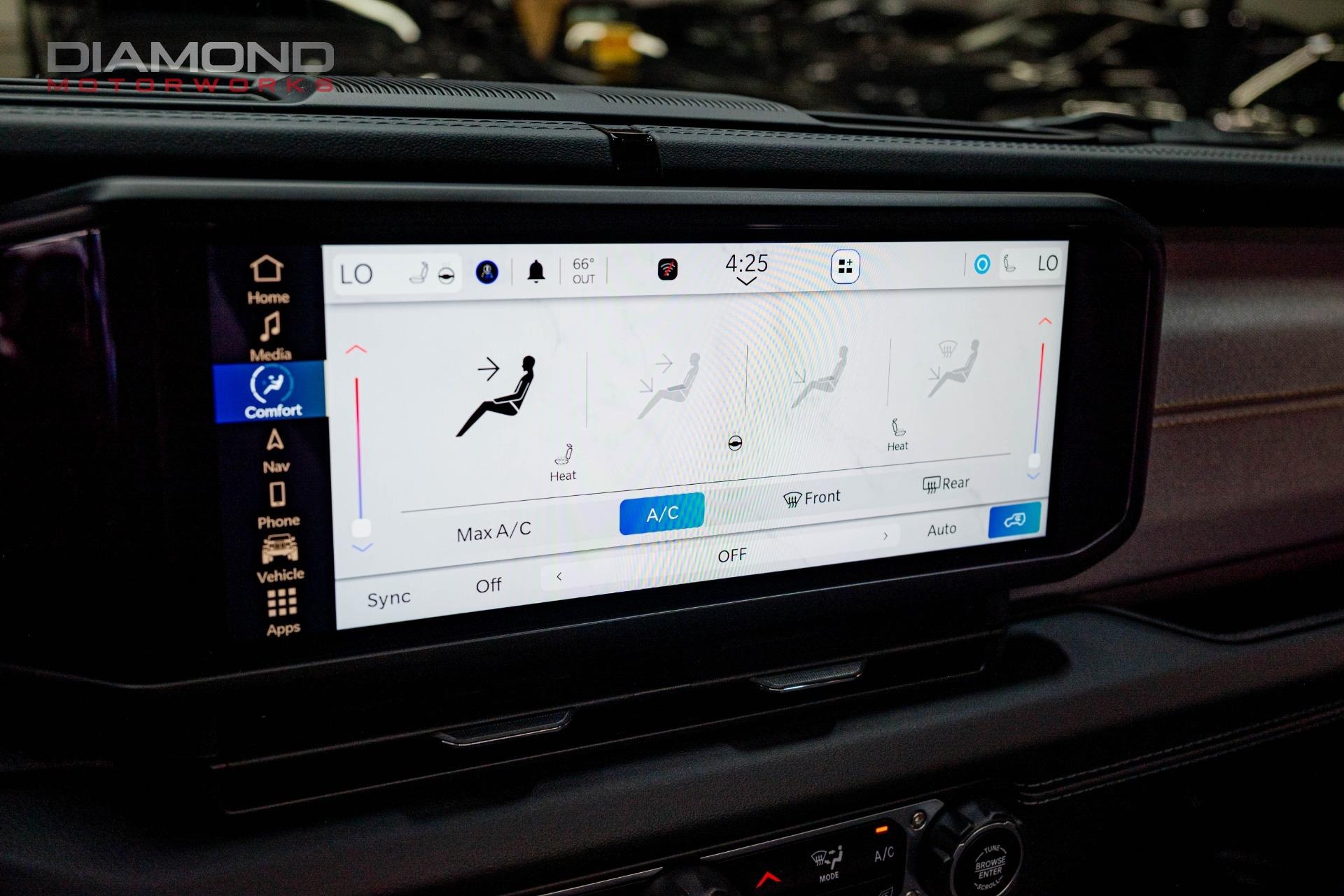 2024-jeep-wrangler-sahara-4x4 (34)