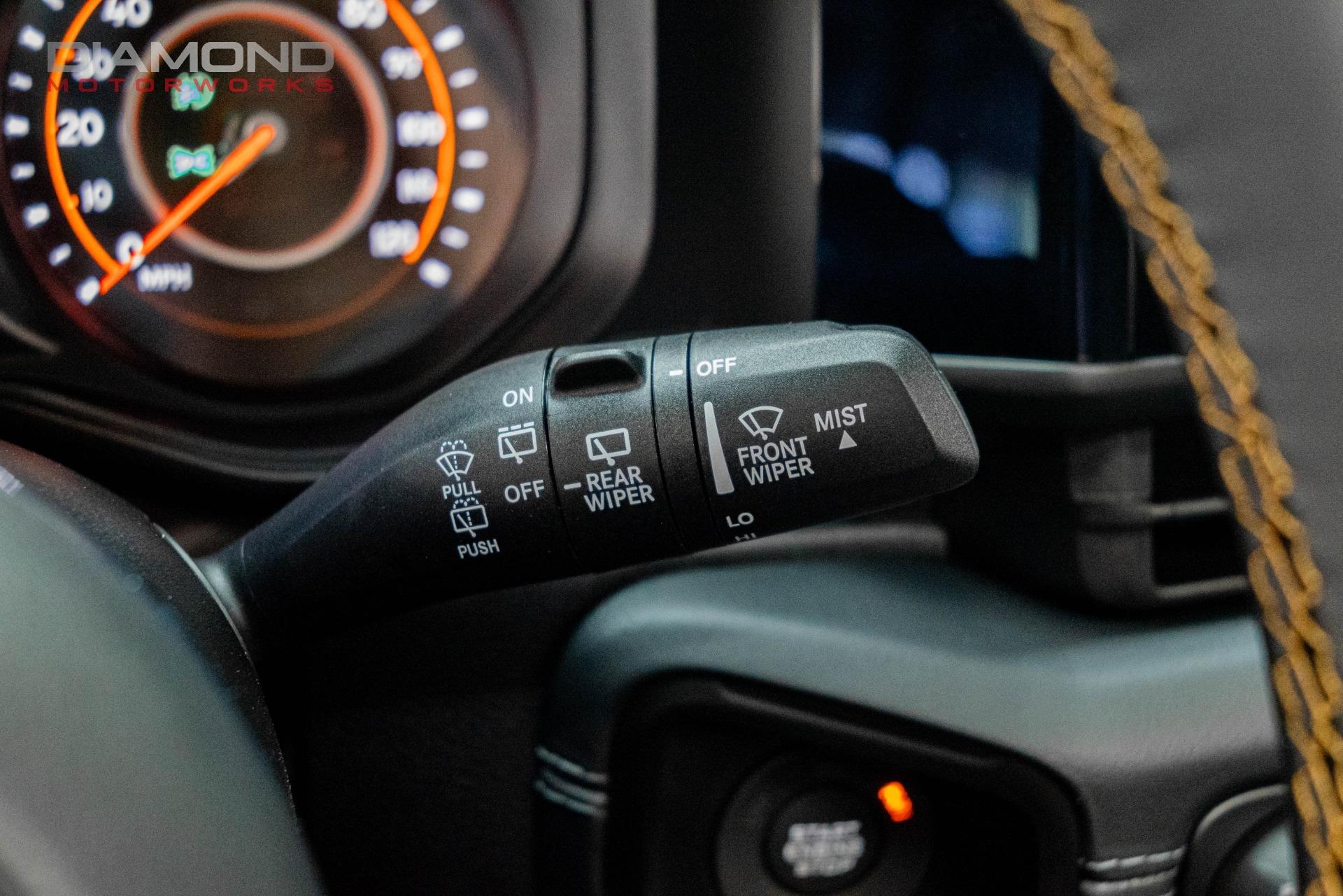 2024-jeep-wrangler-sahara-4x4 (36)