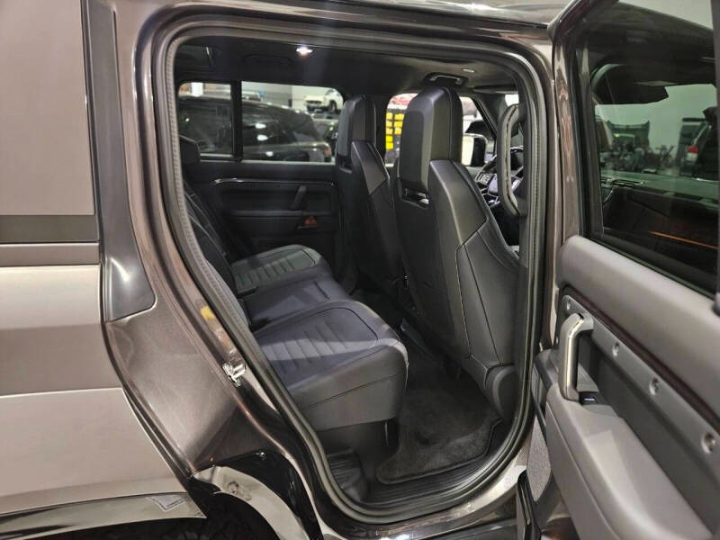 2025 Land Rover Defender 110 P635 OCTA (102)