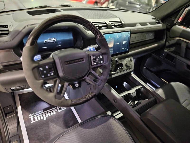 2025 Land Rover Defender 110 P635 OCTA (107)